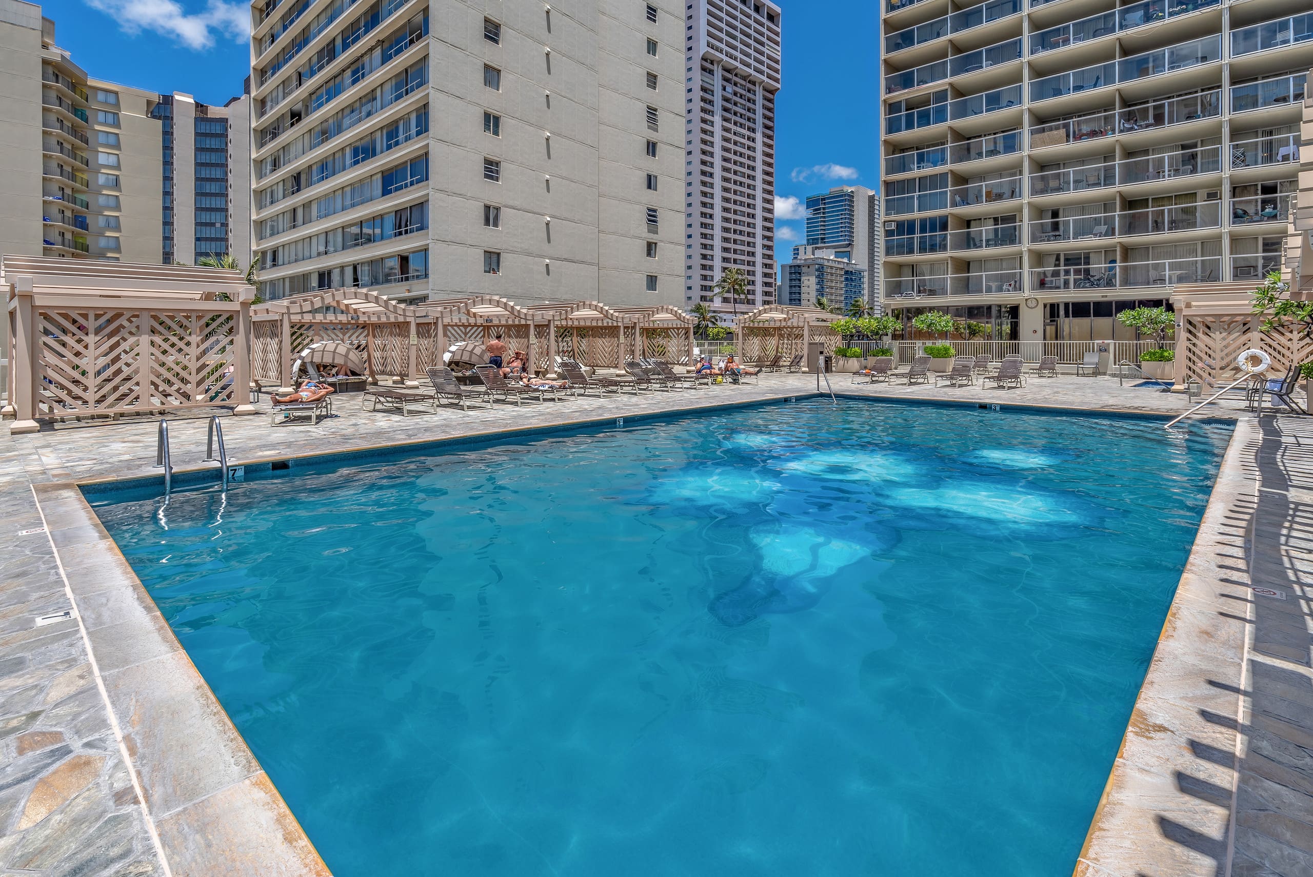 Condo in Honolulu · ★4.84 · Studio · 2 beds · 1 shared bath - Image 4