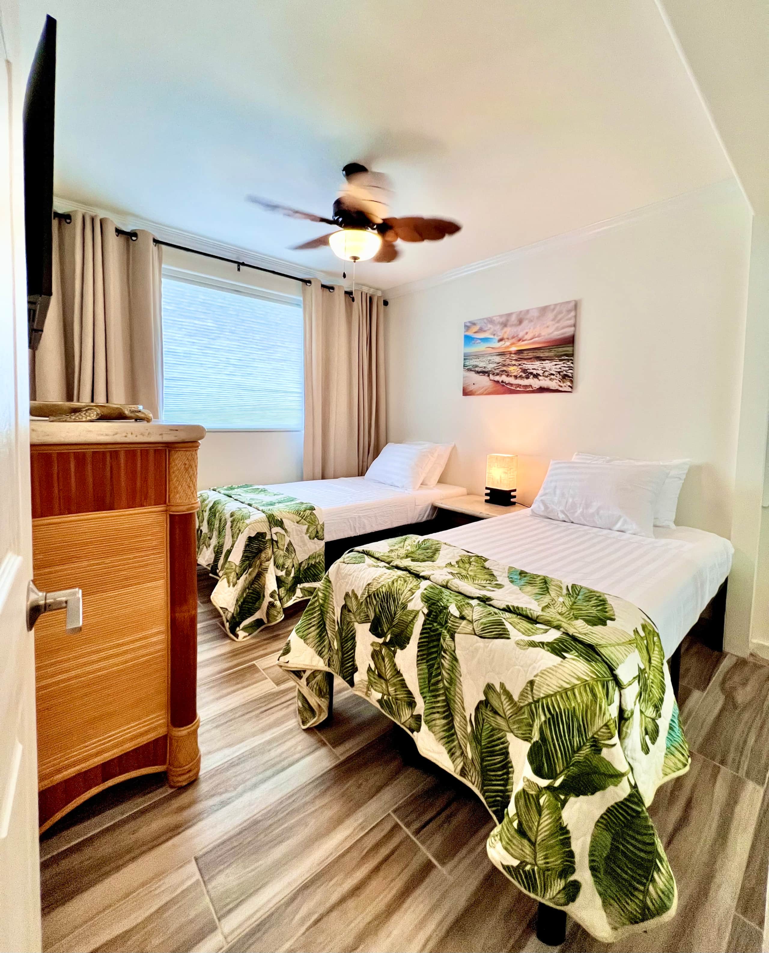 Condo in Lahaina · ★4.94 · 2 bedrooms · 4 beds · 1 bath - Image 11