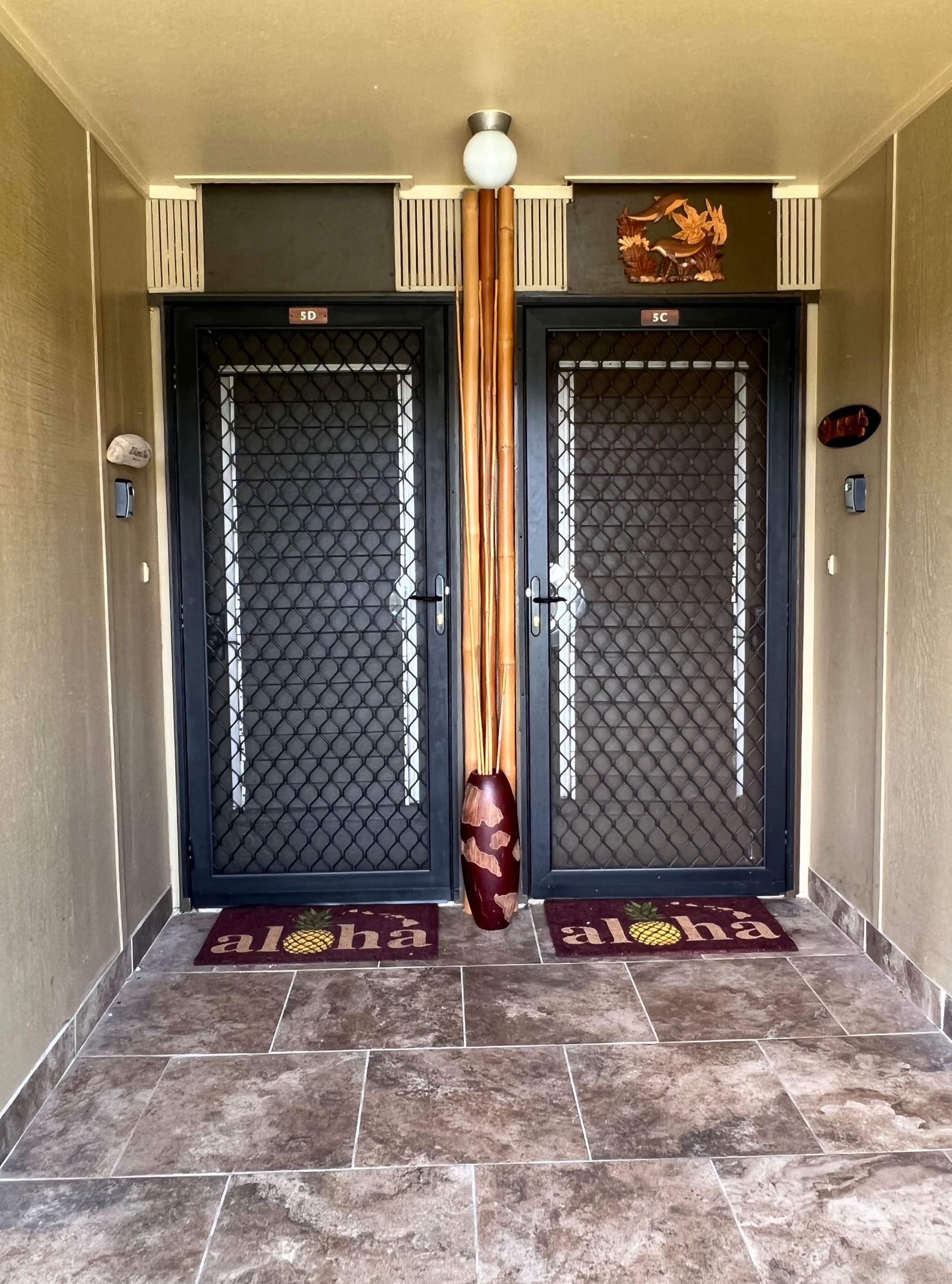 Condo in Lahaina · ★4.94 · 2 bedrooms · 4 beds · 1 bath - Image 25