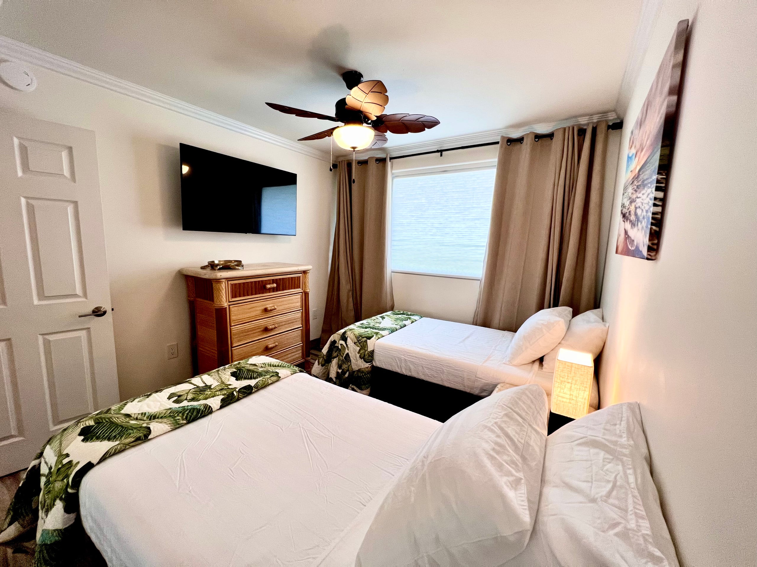 Condo in Lahaina · ★4.94 · 2 bedrooms · 4 beds · 1 bath - Image 10