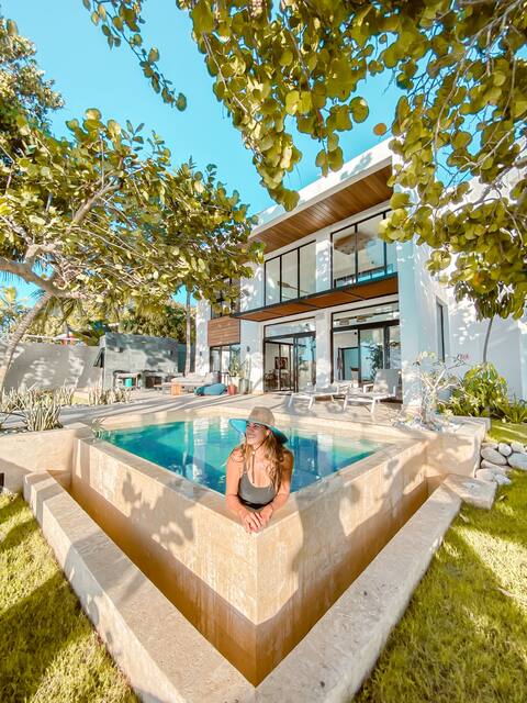 Bayshore 76 beachfront villa