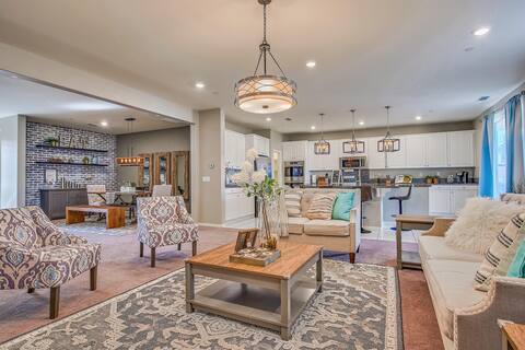 One Story 5 Bedrooms-King Beds/1000Mbps WIFI