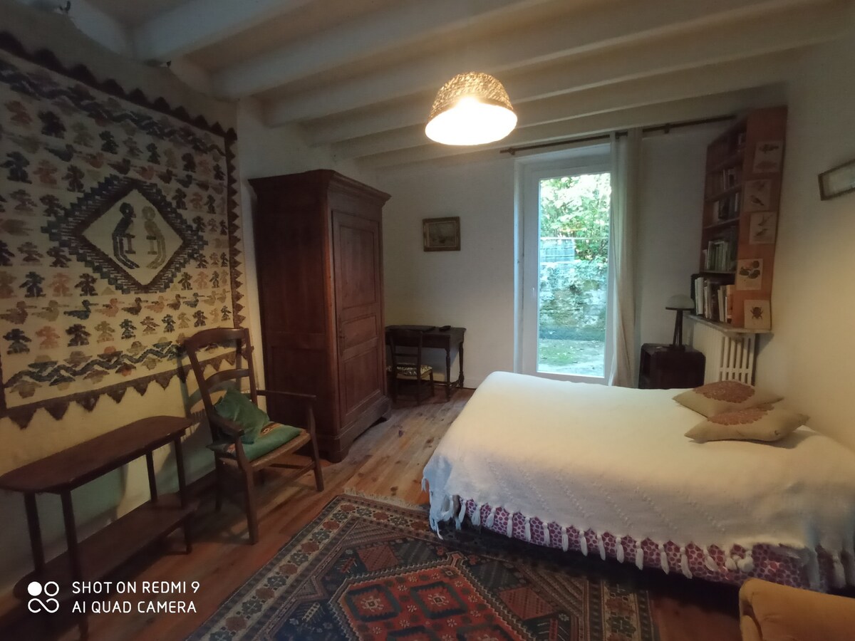 ห้องนอนอยู่ที่ชั้นล่าง