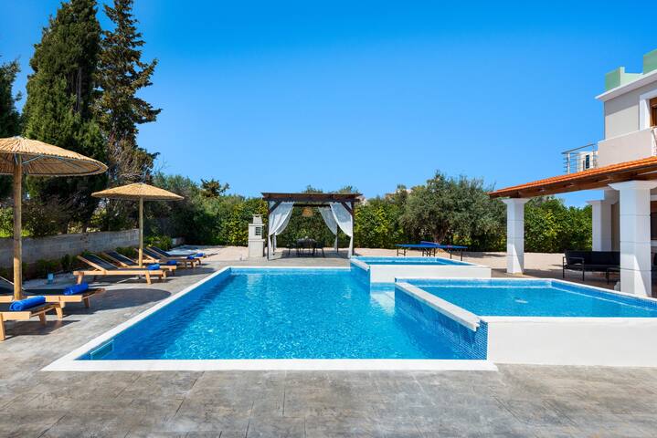 Aileen Villa gallery image 3