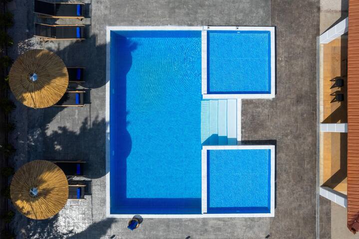 Aileen Villa gallery image 2