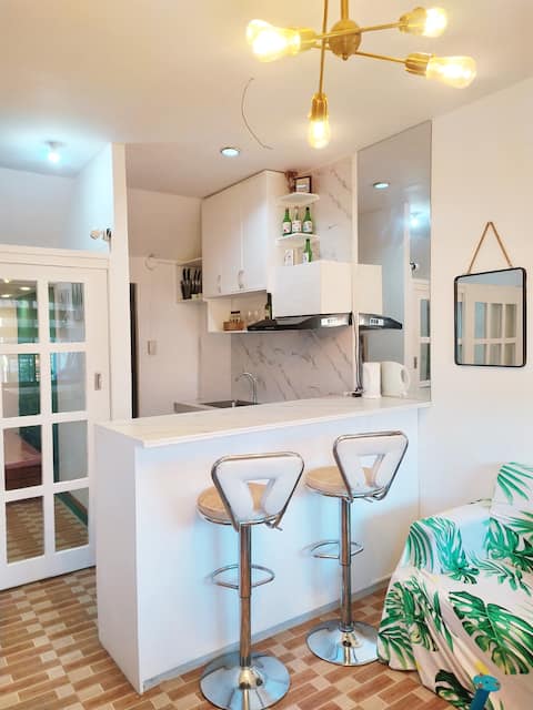 Abby's 1 bedroom Staycation w/ Free Motorcycle