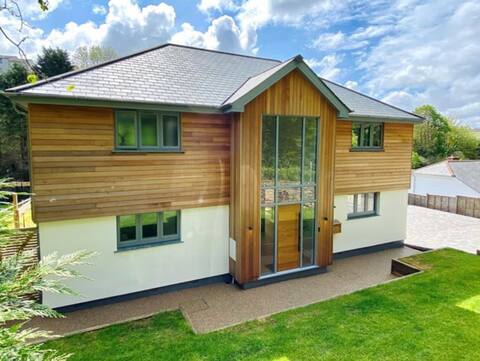Linden Lea: Spacious house with garden and parking