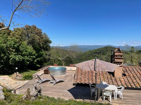 Delightful Casa nel Bosco, with fenced garden