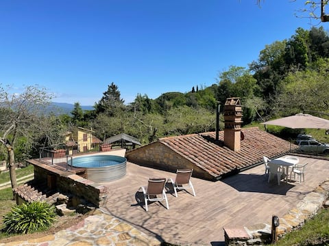 House in Tuscany with fenced garden and mini pool