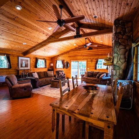 Knutson Property Services and Cabin Rentals managed Airbnb listing 3