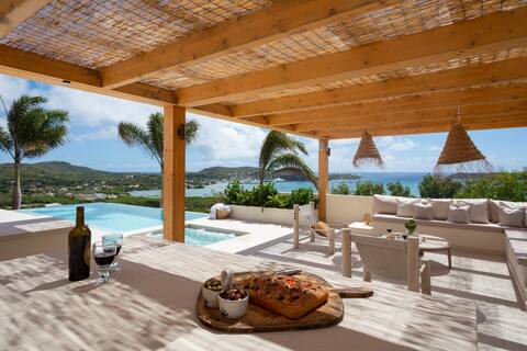 Luxurious 6 bed, Pool, Gym, Spa, Sauna, Views