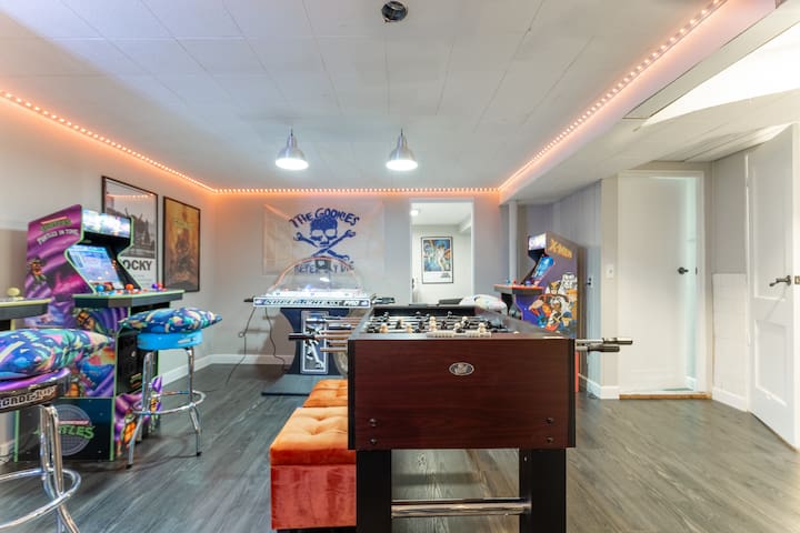 90’s Arcade Oasis⚡️Theater⚡ Gym ⚡ Backyard⚡️BBQ gallery image 3