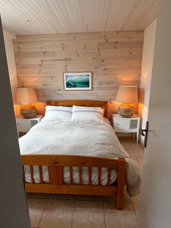 Dormitorio 1: 1 nivel con cama doble