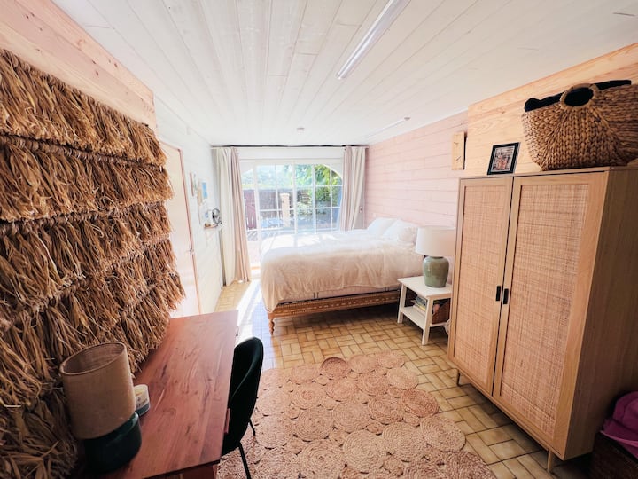Dormitorio 2. Primera Piso - Cama del tamaño de una reina