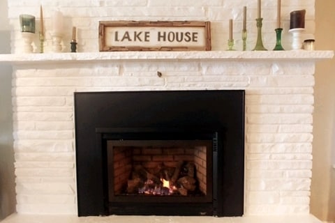 Газовата камина може да ви топли в студени дни.