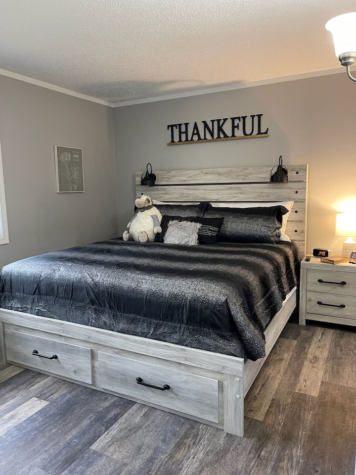 King size bed with plush linens! 