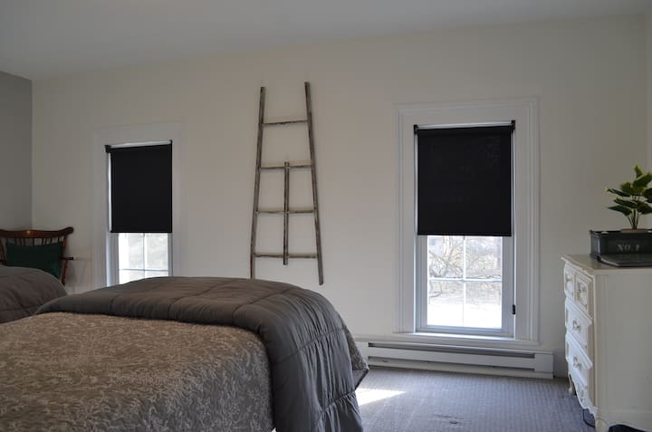 Three large windows flood the third bedroom with beautiful light from dawn till dusk.