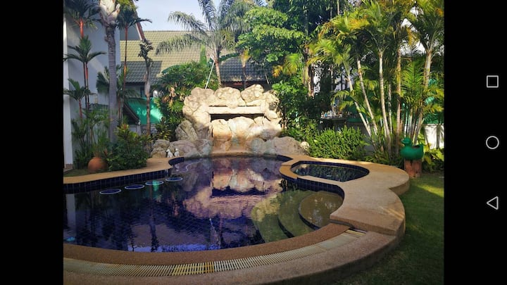 Stunning 3 Br Villa: Romantic Pool With Waterfalls - Pattaya