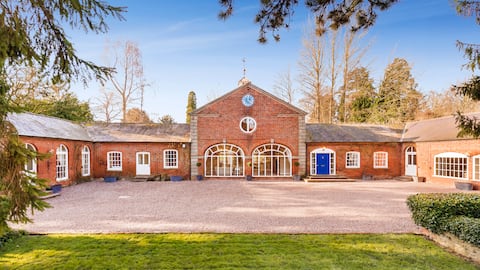 Historic Coach House with luxury accommodation