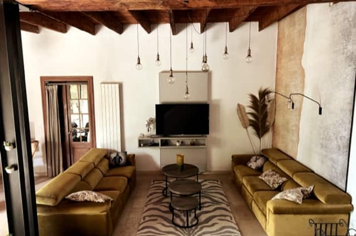 Მისაღები ოთახი , დივნის მხარე