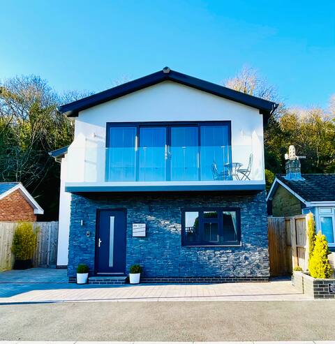Spitfire House 5 star sea views beaches nearby