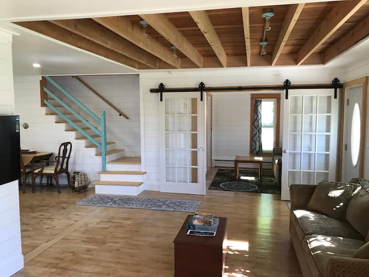 Charming Historic Mackinaw City Cottage - Mackinaw City, MI