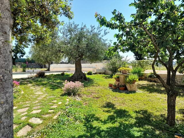 I Trulli del tempo. Villa con piscina. gallery image 4