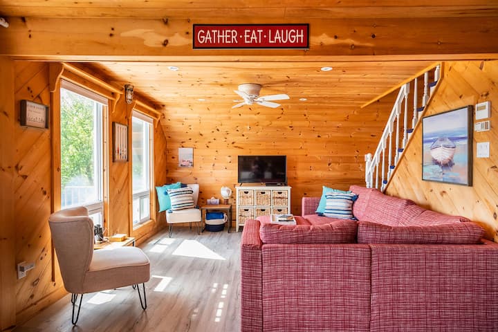 The Sunny Porcupine - Rustic Cottage W/ Ocean View - Halifax Regional Municipality