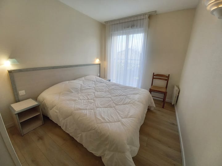 Spálňa 2 
Šatníková skriňa a vešiaky