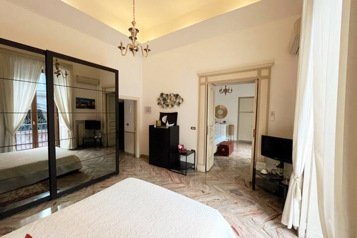 Napoli Centro Alloggio storico Residenze Pessina gallery image 4