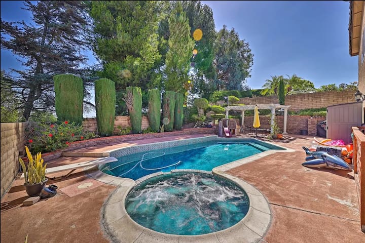 Close to Disney land/ Nice pool Backyard Oasis!