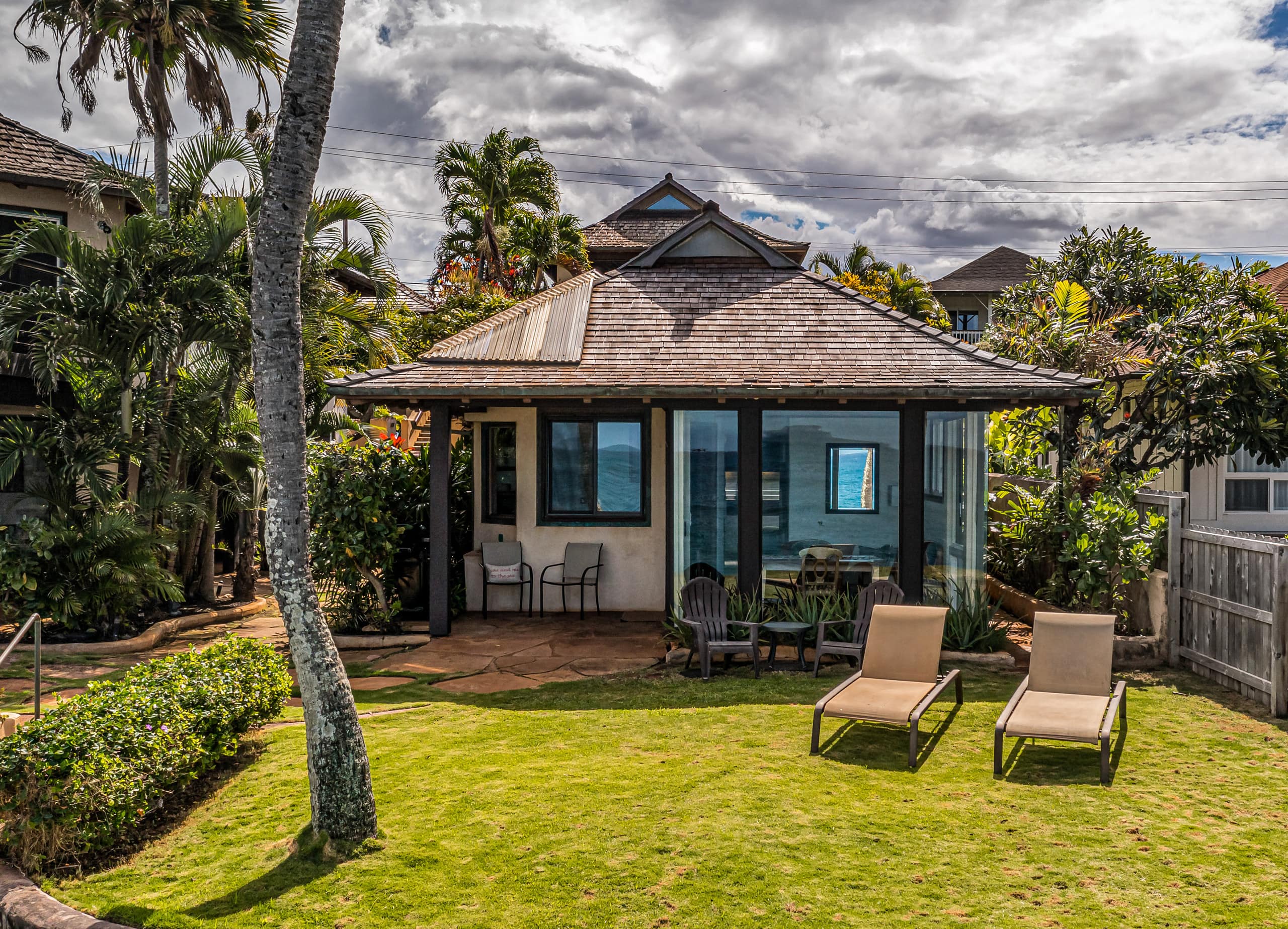 Lani Paradise Oceanfront Cottage - Photo 24