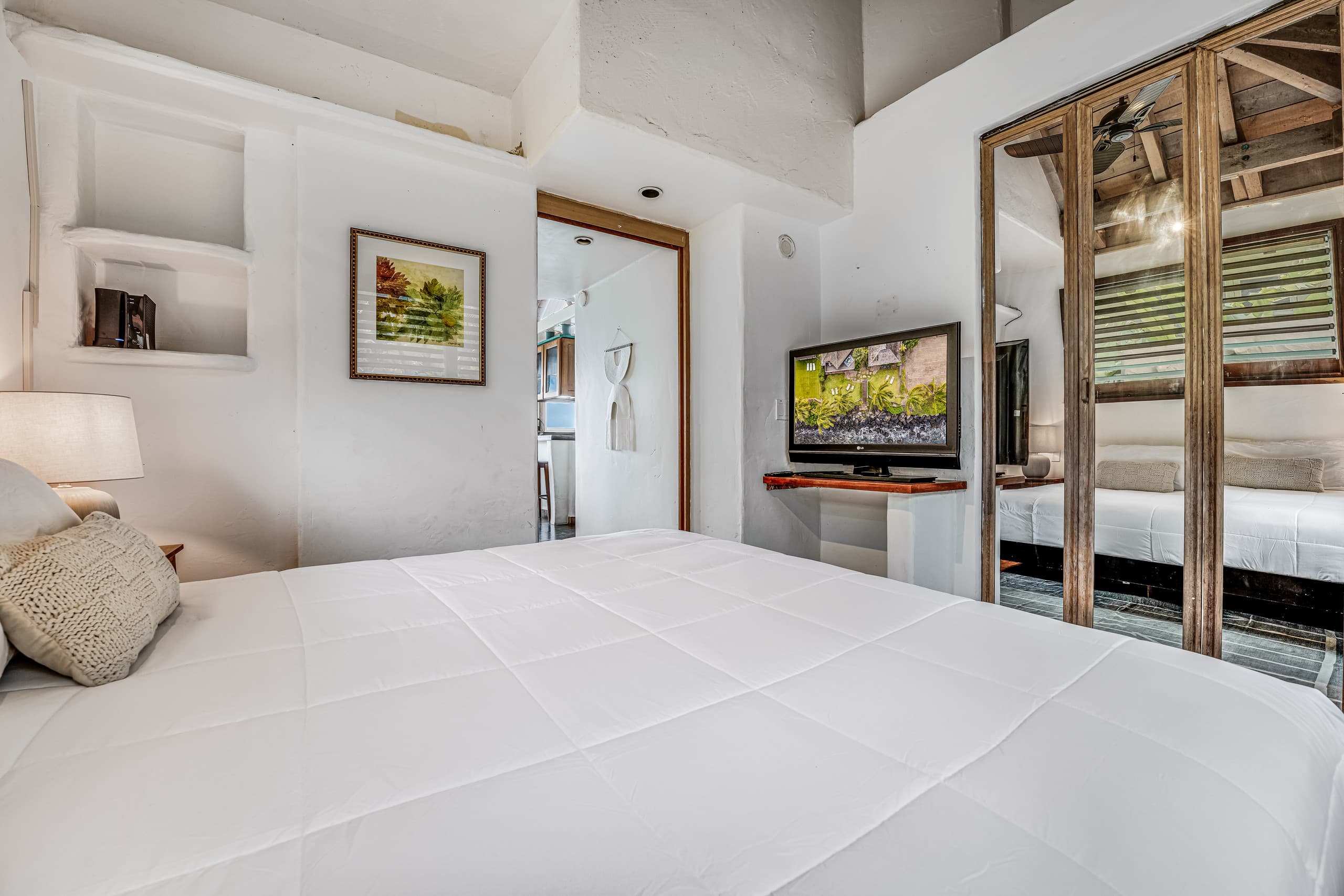 Lani Paradise Oceanfront Cottage - Photo 8