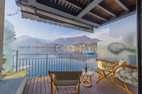 A FLAT ON THE WATER