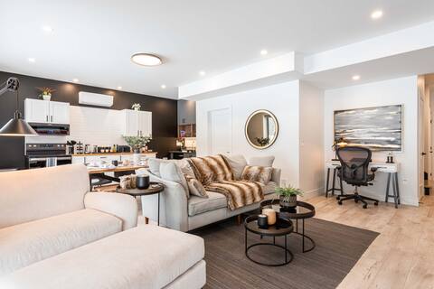 Luxurious and Spacious Getaway With Scenic View