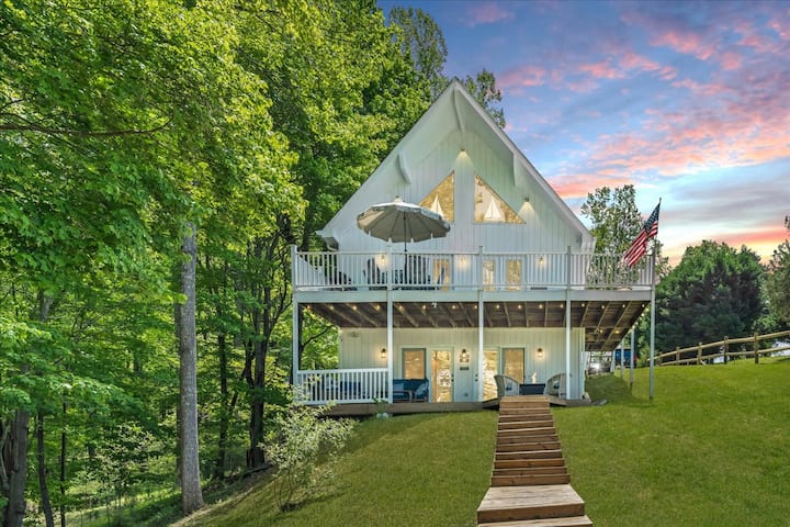 *Lakefront Hudson Haven-dock, Firepit, Kayaks!* - Smith Mountain Lake, VA