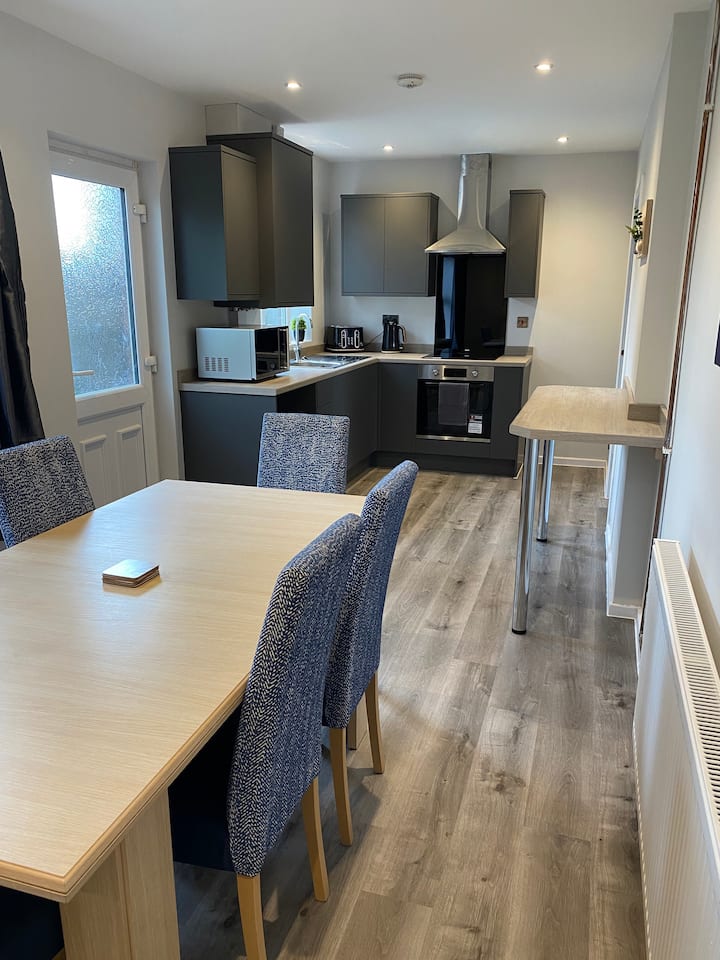 Spacious & modern 3 bed house Houses for Rent in Staffordshire