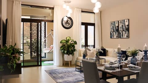 Stylish Apartment with a Jacuzzi (Park&Pool View)