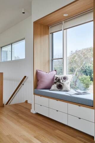 Lovely spacious 4 bedroom house with ocean views gallery image 5