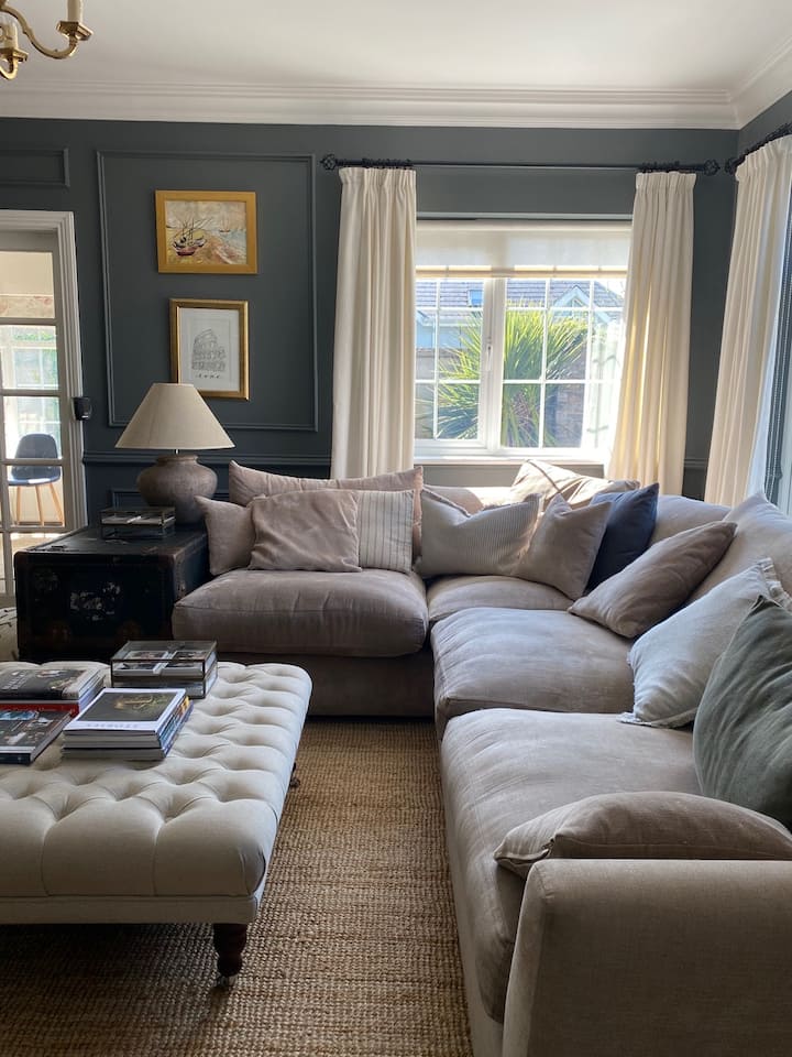 Large Family Home Ennis
Sleeps 8 / 6 Bathrooms - 恩尼斯