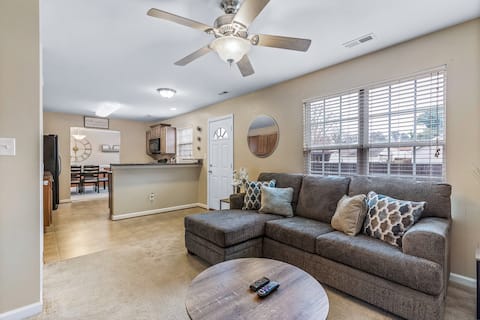 Spacious 4BR Home near Hampton Convention Center