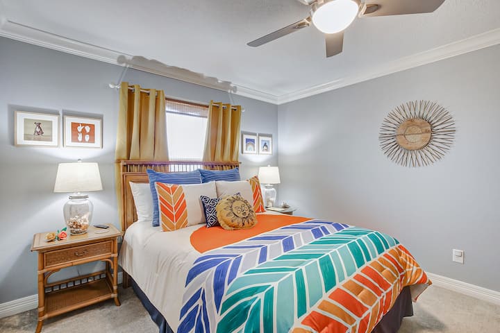 Texas Sunset offers a queen-size bed, crib and air mattress for flexible sleeping arrangements.