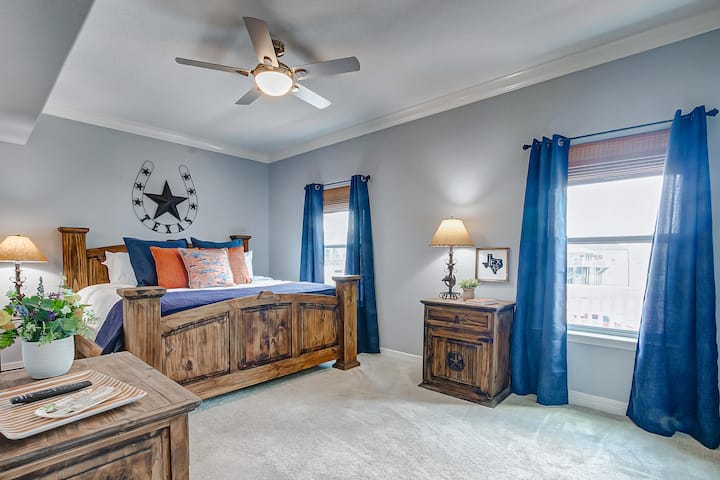 The Lone Star Suite offers a luxurious king-size bed and en suite bathroom.