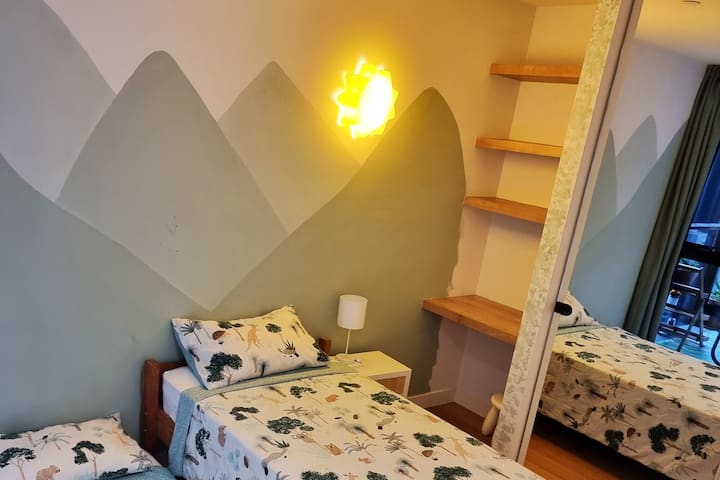 غرفة نوم للأطفال (2 سرير فردي).