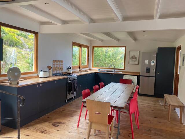 Relaxed house with stunning view gallery image 4