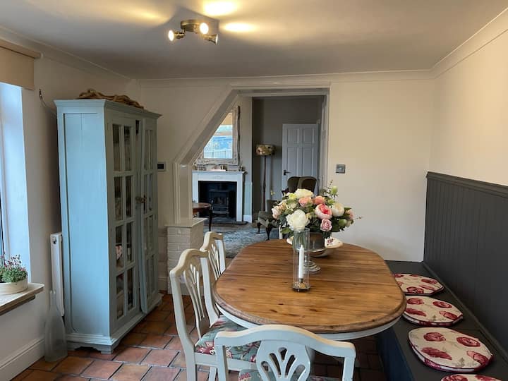Honeycomb Cottage - Close To The Beach - Herne Bay