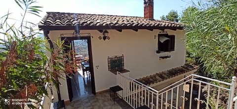 Top Airbnb: Charming garden accommodation with stunning views a Castellammare Del Golfo