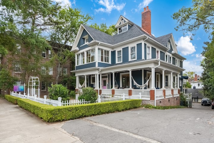 7BR Mansion B'ham Tree House