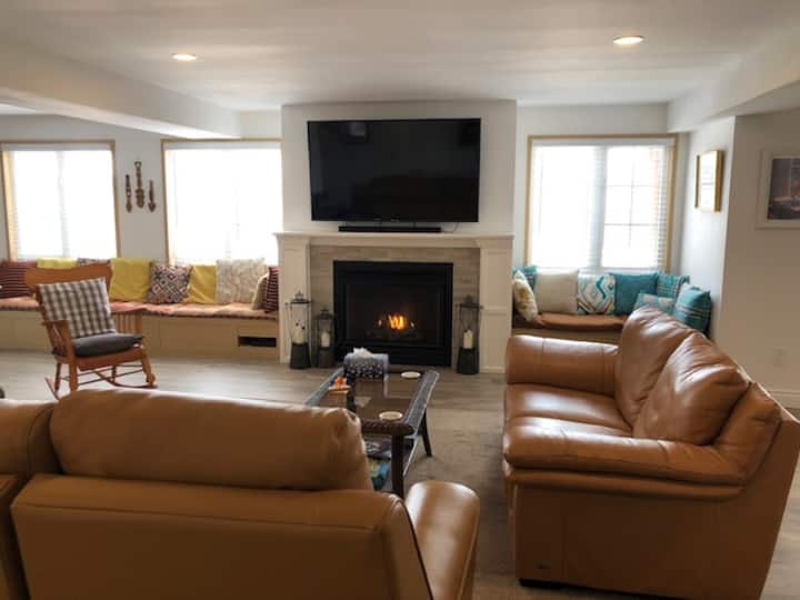 Clarington Vacation Als Homes Ontario Canada Airbnb Clarington Vacation Als Homes, Wooden Adirondack Chairs Canadian Tire Motorsport Park