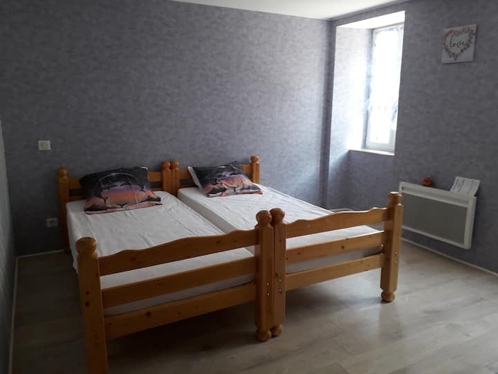 חדר עם 2 מגרשים 190/90